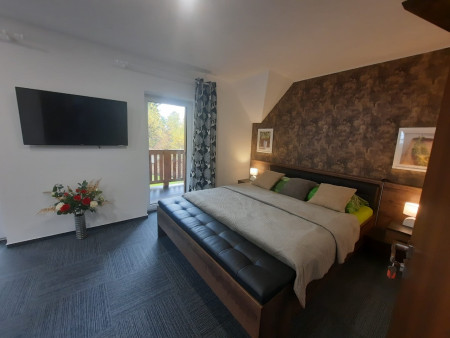 Pokoj č.3 s balkonem a výhledem na jezero